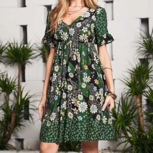Green & Black Floral Ruffle-Sleeve Dress